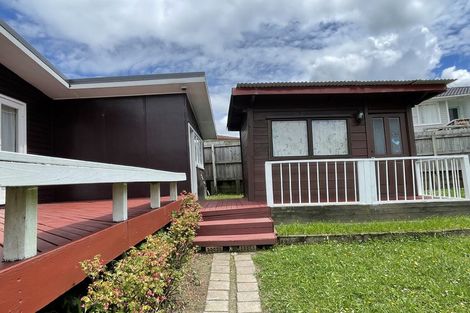 Photo of property in 11 Thornlow Street, Glendene, Auckland, 0602