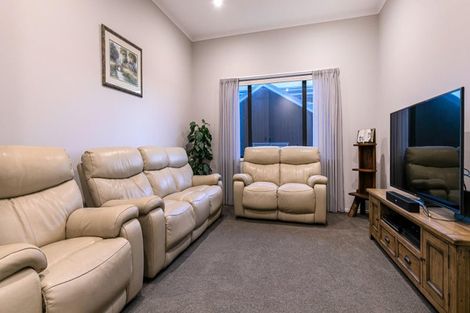 Photo of property in 41 Maka Terrace, Orewa, 0931