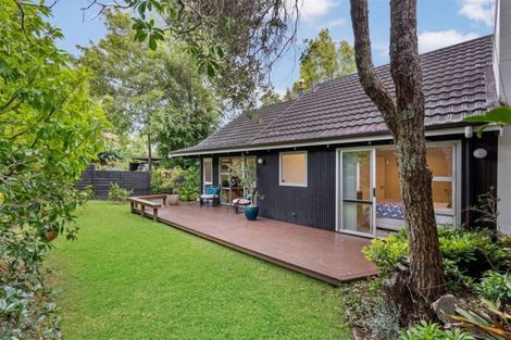 Photo of property in 1/41 Ravenwood Drive, Forrest Hill, Auckland, 0620