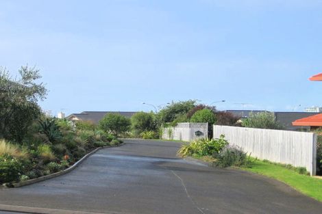 Photo of property in 105 Grovenor Drive, Orewa, 0931