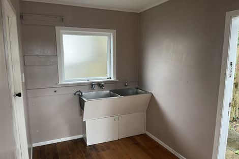 Photo of property in 1/33 Roberts Road, Glenfield, Auckland, 0629