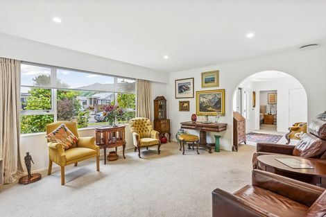 Photo of property in 2 Rewarewa Crescent, Waikanae, 5036