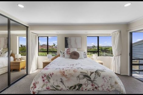 Photo of property in 37 Pigeon Mountain Road, Half Moon Bay, Auckland, 2012