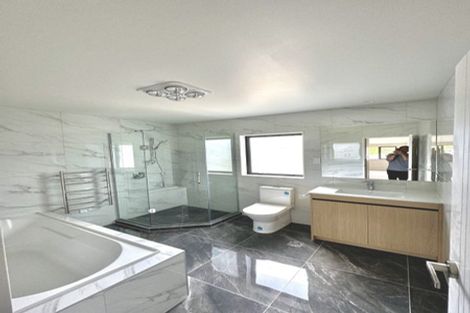 Photo of property in 6c Blenheim Street, Glenfield, Auckland, 0629