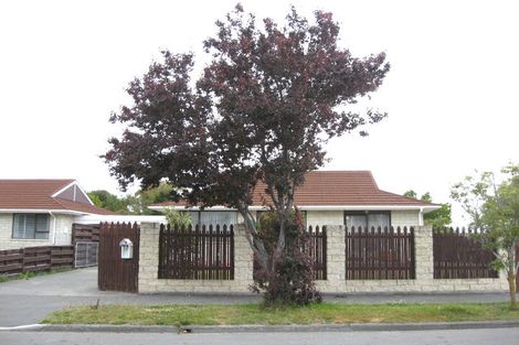 Photo of property in 2 Glen Place, Parklands, Christchurch, 8083