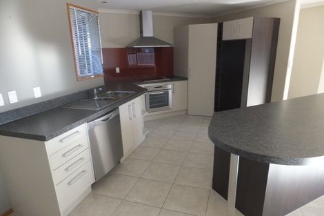 Photo of property in 16 Gibbston Close, Huntington, Hamilton, 3210