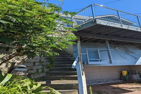 Photo of property in 18 Tai Paku Paku Road, Karaka Bays, Wellington, 6022