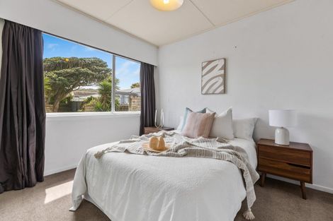 Photo of property in 27 Rospeath Crescent, Spotswood, New Plymouth, 4310