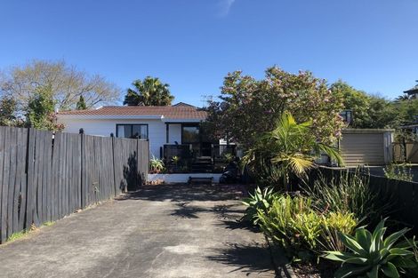 Photo of property in 6 Peterhouse Place, West Harbour, Auckland, 0618
