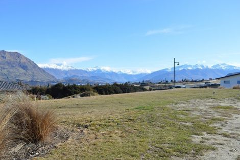 Photo of property in 5 Karearea Rise, Wanaka, 9305