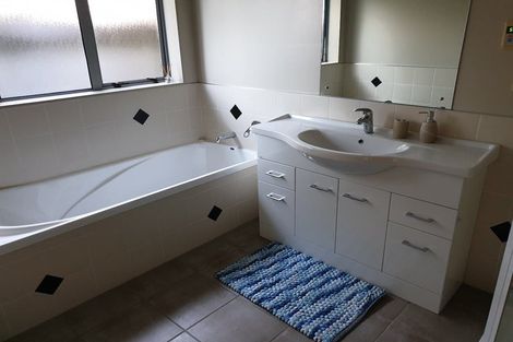 Photo of property in 10 Consort Close, Paraparaumu Beach, Paraparaumu, 5032