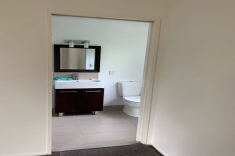 Photo of property in 5 St Thomas More Lane, Glenfield, Auckland, 0629