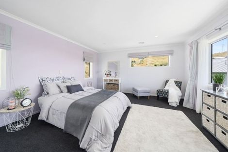 Photo of property in 15 Bickerton Rise, Churton Park, Wellington, 6037