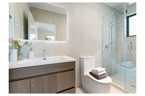 Photo of property in 11 Taipahitini Road, Rosehill, 2113