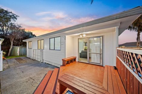 Photo of property in 2/8 Martha Lane, Weymouth, Auckland, 2103