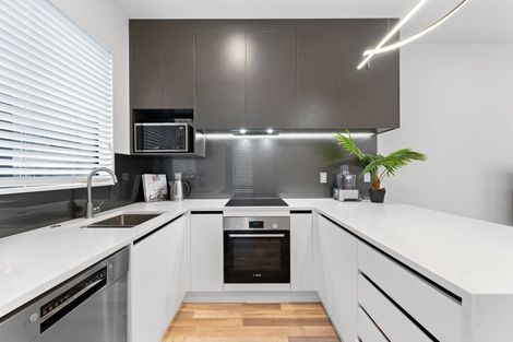 Photo of property in 5/122 Archibald Road, Kelston, Auckland, 0602