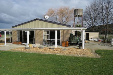 Photo of property in 76 Hakataramea Highway, Waimate, 7977