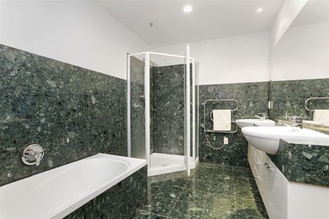 Photo of property in 3a/5 The Promenade, Takapuna, Auckland, 0622