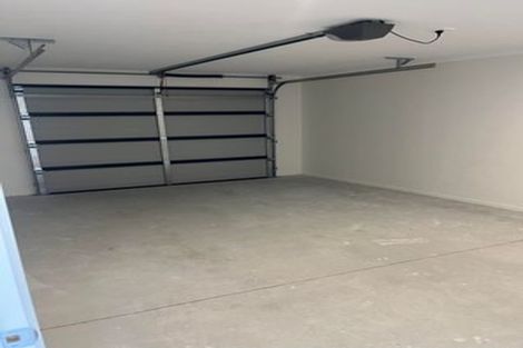 Photo of property in 115a Queen Charlotte Drive, Aotea, Porirua, 5024