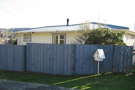 Photo of property in 5 Faris Crescent, Wainuiomata, Lower Hutt, 5014