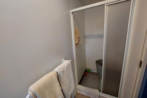 Photo of property in 2/8 Finn Place, Totara Vale, Auckland, 0629