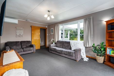 Photo of property in 3 Woburn Place, Takaro, Palmerston North, 4412