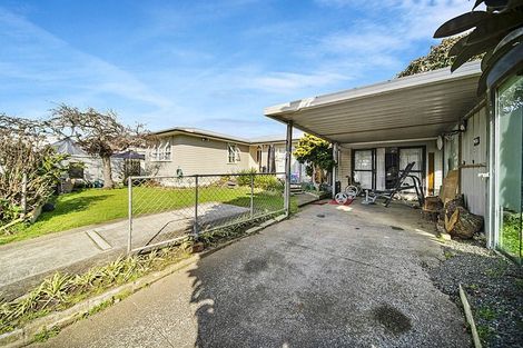 Photo of property in 13 Humphreys Place, Mangere, Auckland, 2022