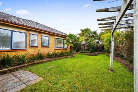 Photo of property in 8 Russett Grove, Henderson, Auckland, 0612