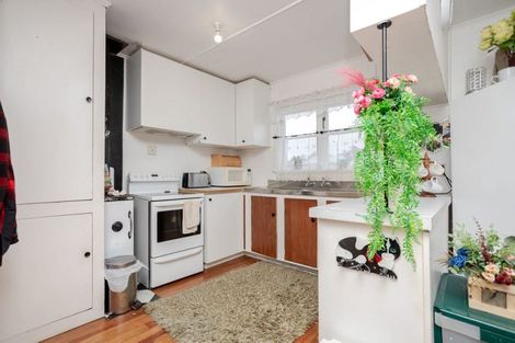 Photo of property in 43 Barraud Street, Dannevirke, 4930