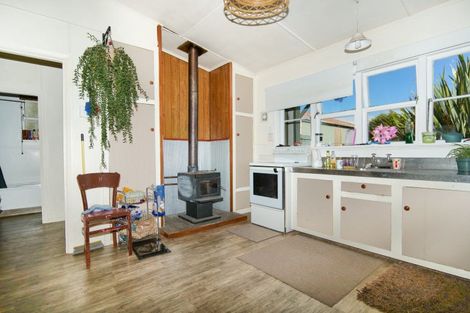 Photo of property in 128 Queen Street, Westport, 7825