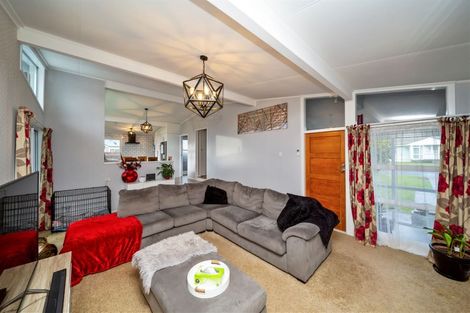 Photo of property in 5 Ngaio Place, Hawera, 4610