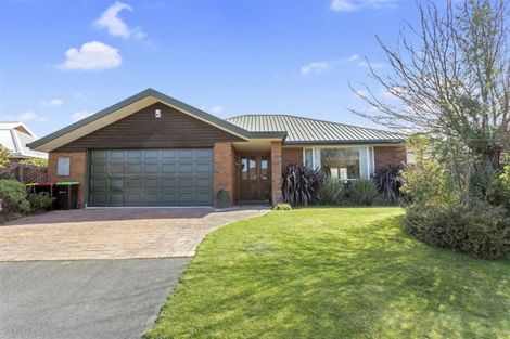 Photo of property in 17 Pearce Place, Kaiapoi, 7630
