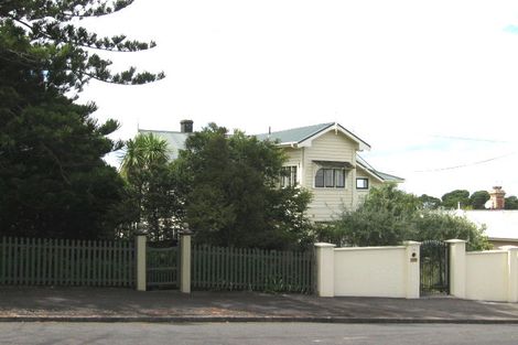 Photo of property in 14 Bridge View Road, Birkenhead, Auckland, 0626