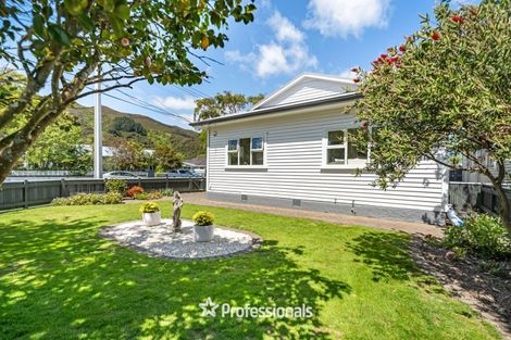 Photo of property in 32 Birdwood Road, Waterloo, Lower Hutt, 5011