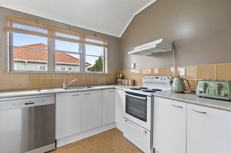 Photo of property in 51 Jellicoe Drive, Hamilton East, Hamilton, 3216