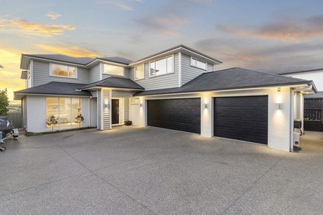 Photo of property in 8 Verley Rise, East Tamaki Heights, Auckland, 2016
