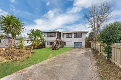Photo of property in 12 Ozich Avenue, Te Atatu South, Auckland, 0610
