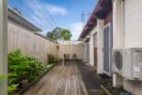 Photo of property in 1/2 Edwards Avenue, Henderson, Auckland, 0610