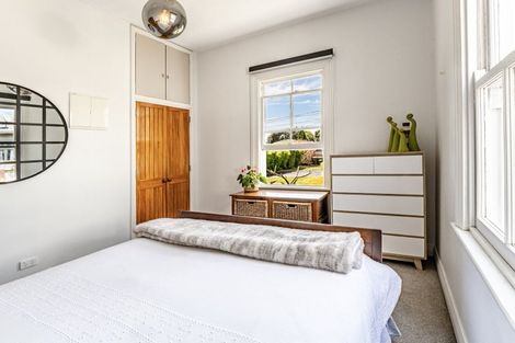 Photo of property in 38 Waiwaka Terrace, Strandon, New Plymouth, 4312