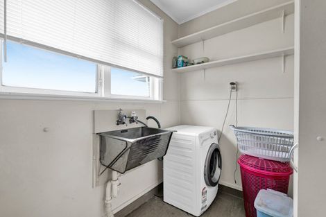 Photo of property in 3 Sutton Place, Hawera, 4610