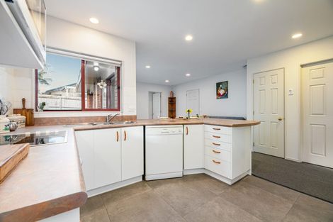 Photo of property in 15 Jelicich Court, Henderson, Auckland, 0612