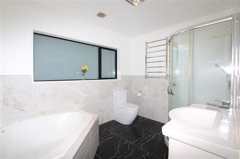 Photo of property in 103 Golf Road, New Lynn, Auckland, 0600