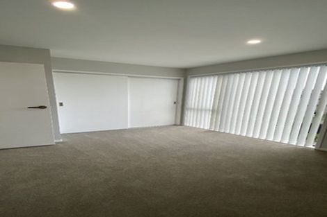 Photo of property in 2 Mikoikoi Crescent, Mangere Bridge, Auckland, 2022