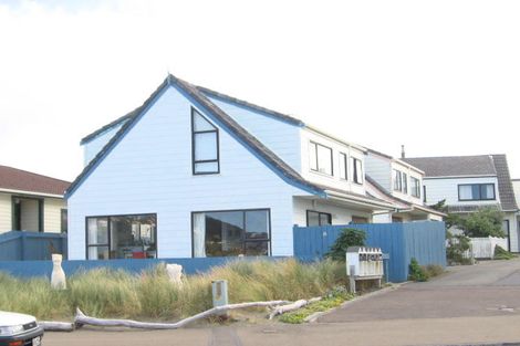 Photo of property in 18a Lyall Parade, Lyall Bay, Wellington, 6022
