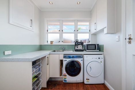 Photo of property in 8a Ava Avenue, Titirangi, Auckland, 0604