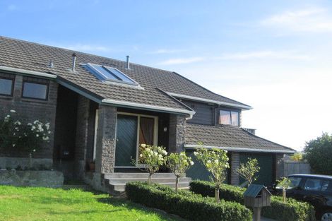 Photo of property in 15 The Crowsnest, Whitby, Porirua, 5024