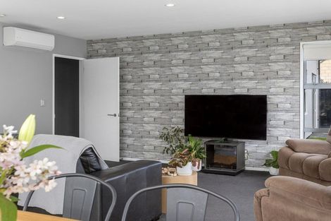 Photo of property in 17 Westhaven Grove, Takaro, Palmerston North, 4412