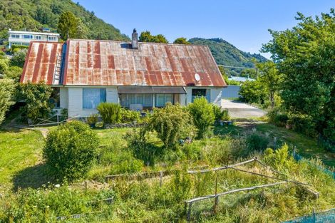 Photo of property in 4 Russell Street, Picton, 7220