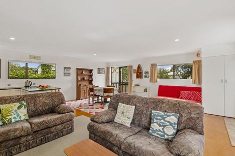 Photo of property in 2 Sand Dune Grove, Waikawa Beach, Levin, 5573