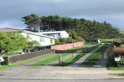 Photo of property in 16 Carnavon Place, Cannons Creek, Porirua, 5024